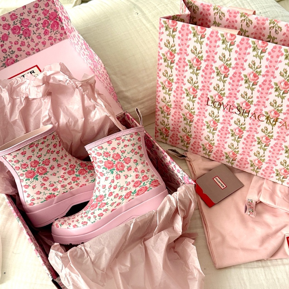 ONLY ONE!! LoveShackFancy x Hunter Play Boot (Short) GIFT WRAPPED Rose Heart